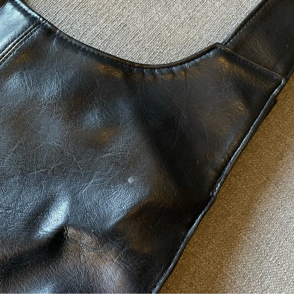 VINTAGE Manmade Leather Shoulder Bag in Black